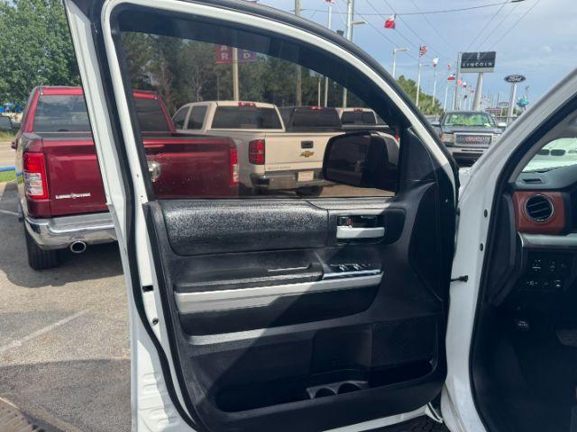 Photo of 2018 White Toyota Tundra