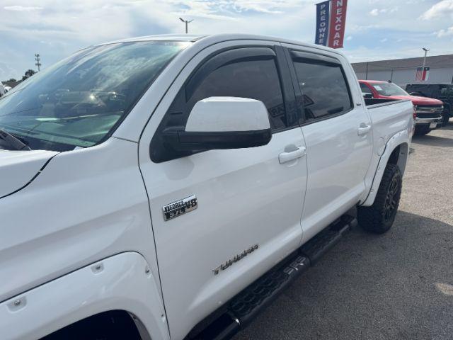 Photo of 2018 White Toyota Tundra