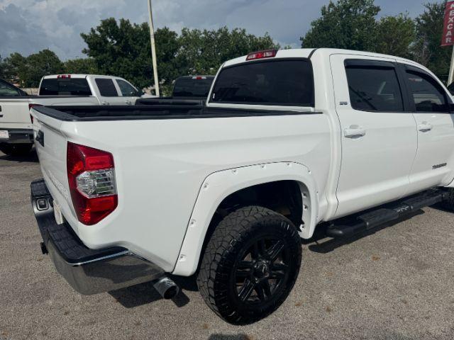 Photo of 2018 White Toyota Tundra