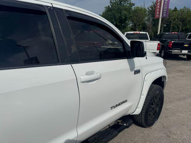Photo of 2018 White Toyota Tundra