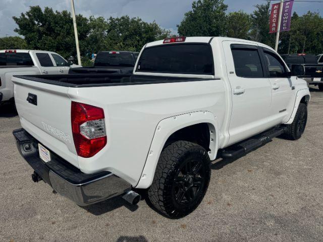 Photo of 2018 White Toyota Tundra