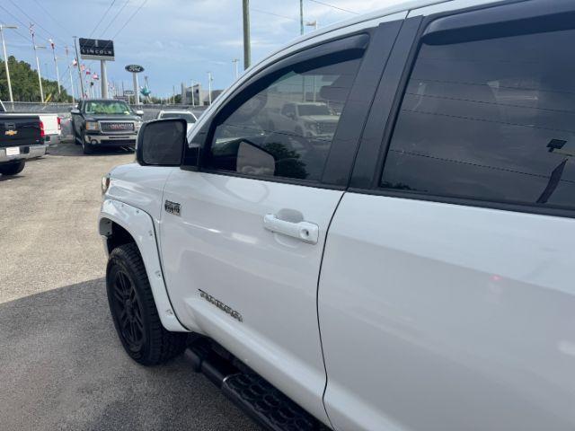 Photo of 2018 White Toyota Tundra