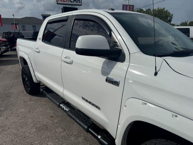 Photo of 2018 White Toyota Tundra