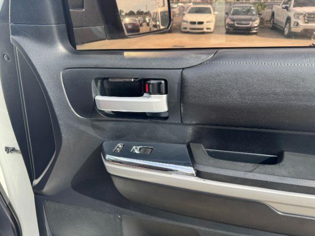 Photo of 2018 White Toyota Tundra