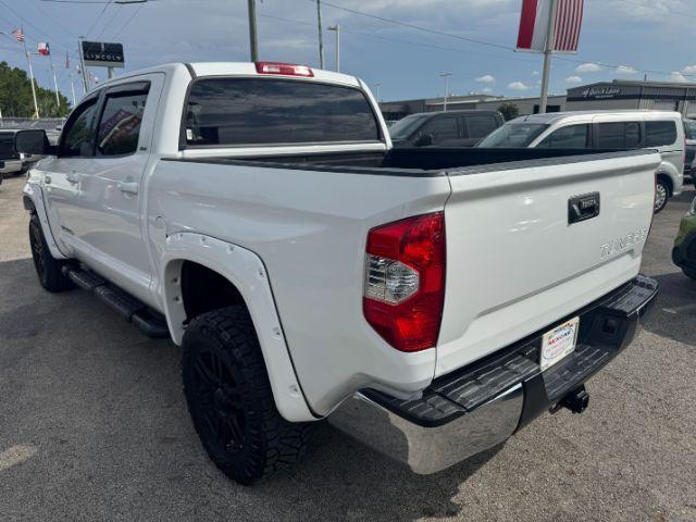 Photo of 2018 White Toyota Tundra