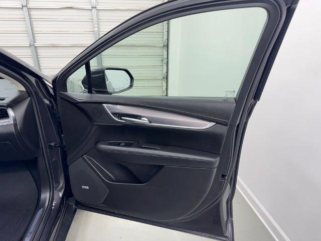 Photo of 2017 Gray Cadillac XT5