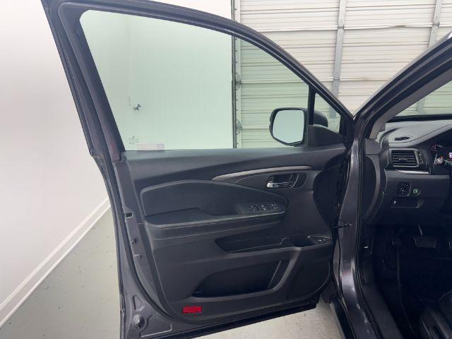 Photo of 2018 Gray Honda Pilot