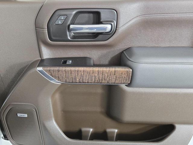 Photo of 2022 Summit White GMC Sierra 2500