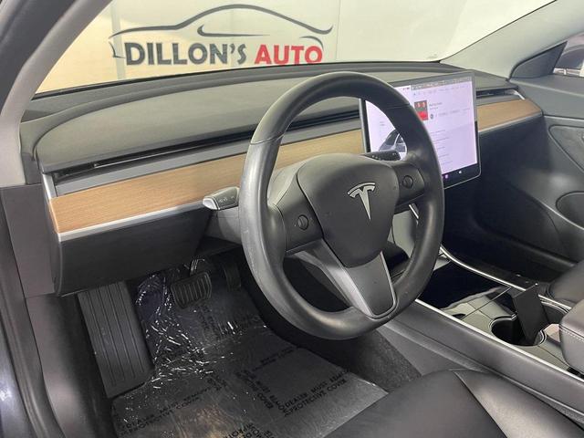 Photo of 2018 Gray Tesla Model 3