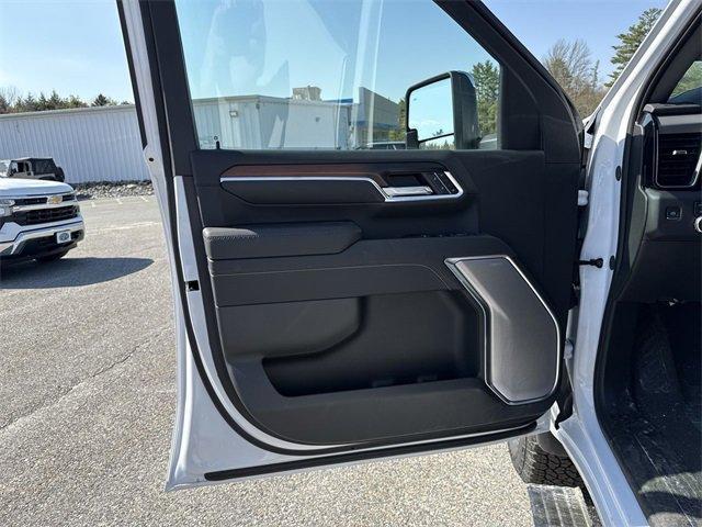 Photo of 2025 White Frost Tri-Coat GMC Sierra 3500