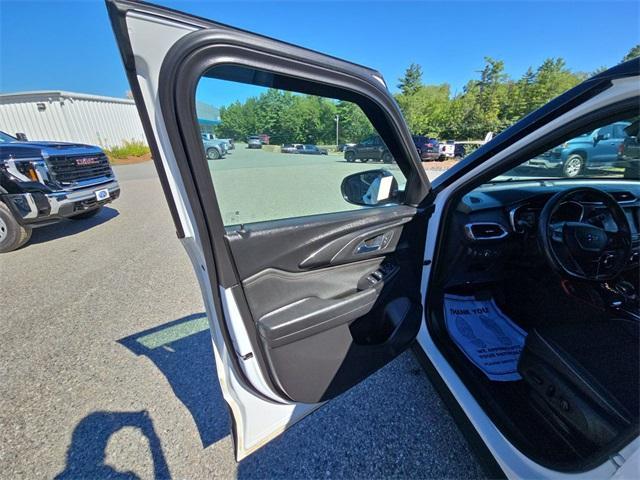 Photo of 2021 Summit White Chevrolet Trailblazer