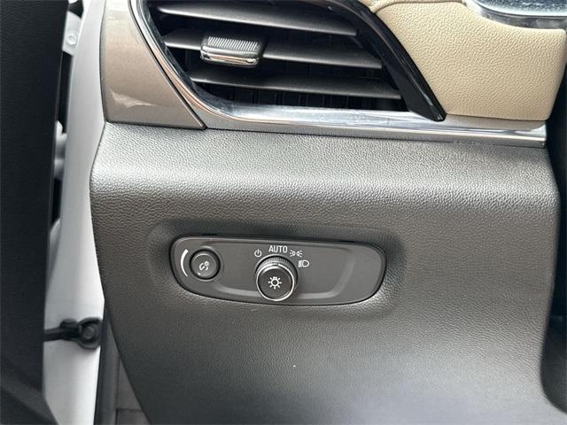 Photo of 2023 Summit White Chevrolet Traverse