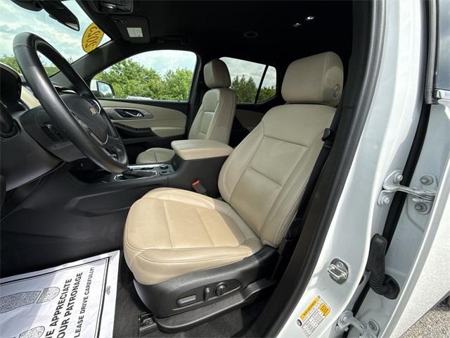 Photo of 2023 Summit White Chevrolet Traverse
