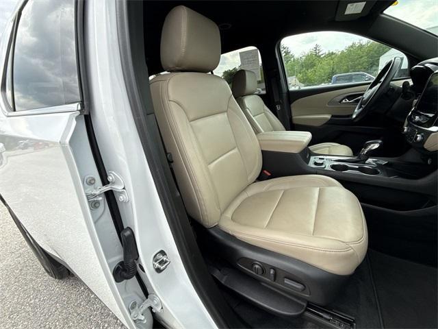 Photo of 2023 Summit White Chevrolet Traverse