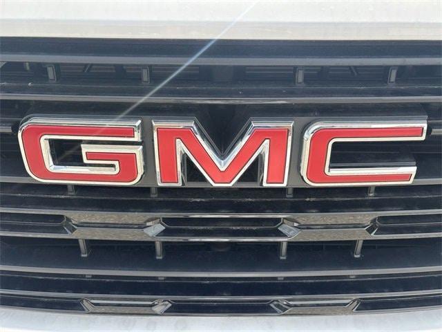 Photo of 2025 Summit White GMC Sierra 1500