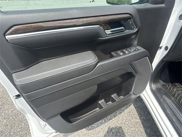 Photo of 2025 Summit White GMC Sierra 1500