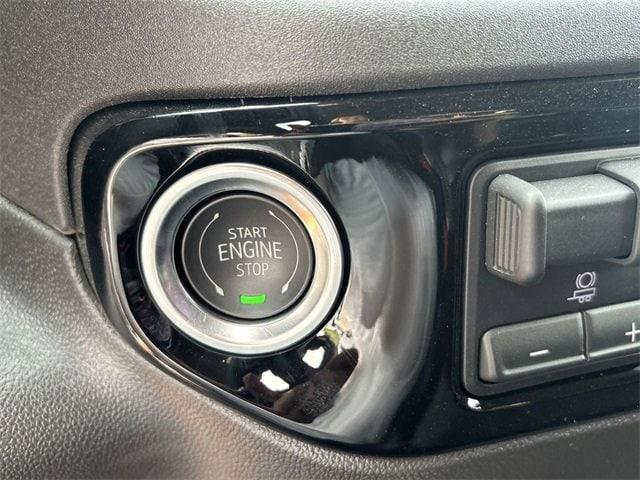 Photo of 2025 Summit White GMC Sierra 1500
