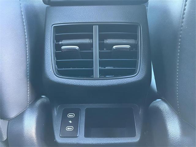 Photo of 2024 Gravity Gray Kia Seltos