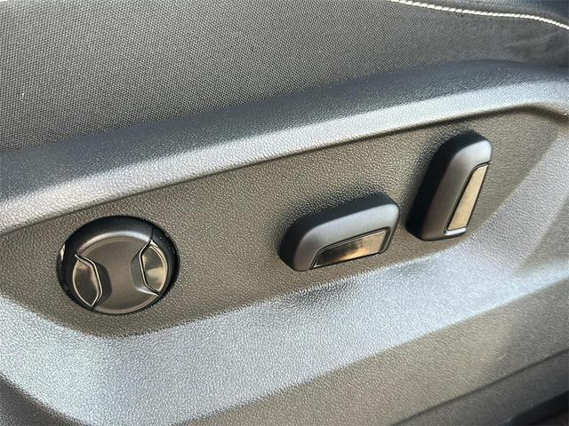 Photo of 2023 Red Metallic Volkswagen Atlas