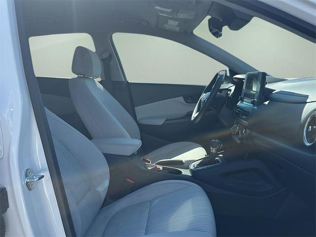 Photo of 2023 Lunar White Hyundai KONA