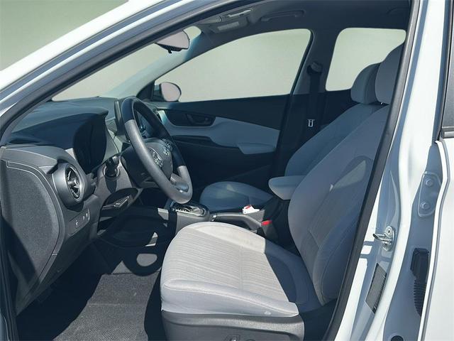 Photo of 2023 Lunar White Hyundai KONA