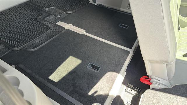 Photo of 2024 Opal White Pearl Volkswagen Atlas