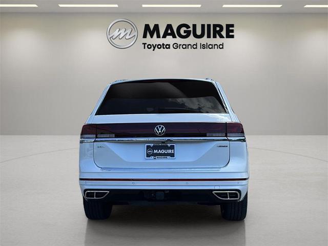 Photo of 2024 Opal White Pearl Volkswagen Atlas