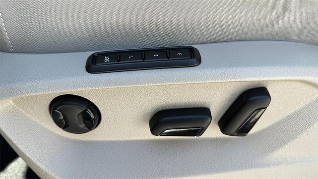 Photo of 2024 Opal White Pearl Volkswagen Atlas