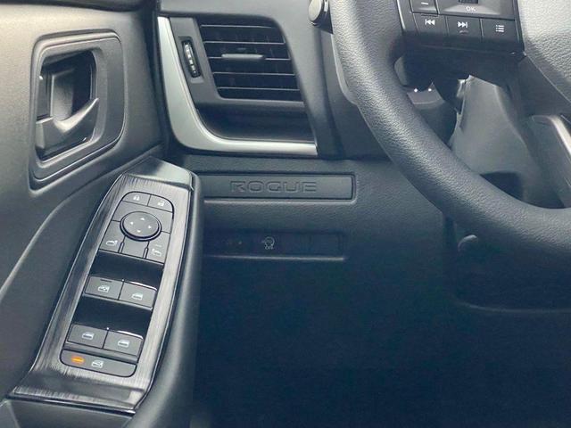 Photo of 2025 Brilliant Silver Metallic Nissan Rogue