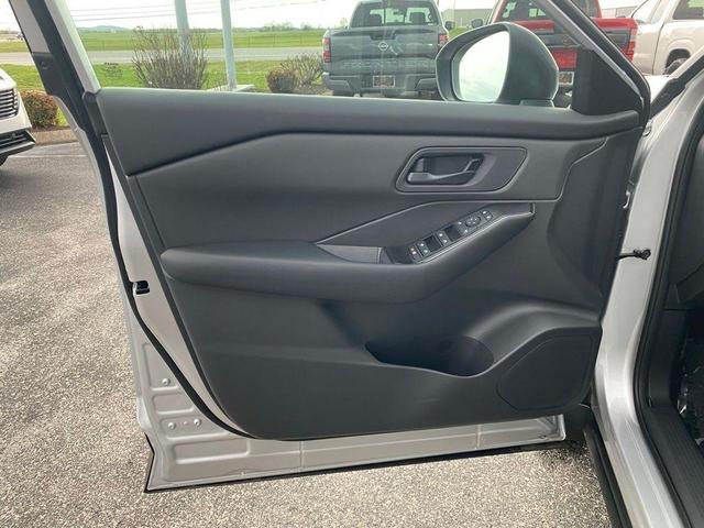 Photo of 2025 Brilliant Silver Metallic Nissan Rogue