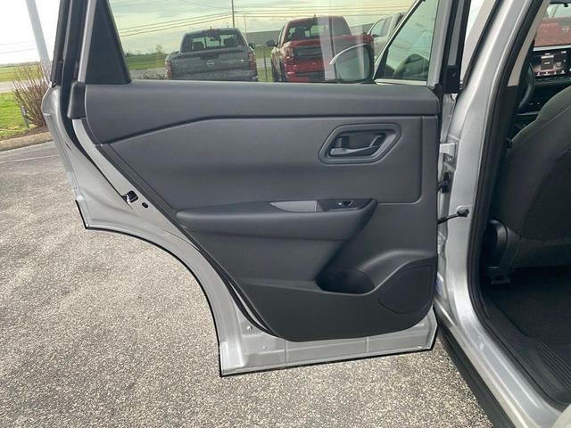 Photo of 2025 Brilliant Silver Metallic Nissan Rogue