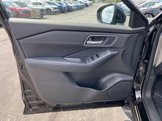 Photo of 2025 Black Nissan Rogue