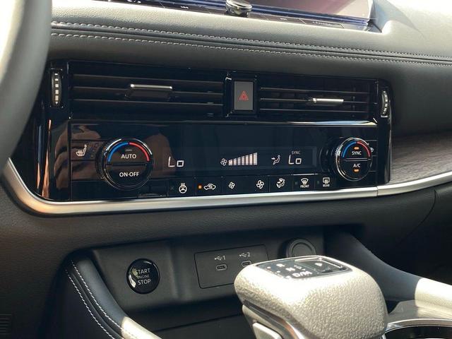 Photo of 2025 Black Nissan Rogue