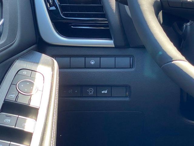 Photo of 2025 2t Dk Beige Blk Nissan Rogue