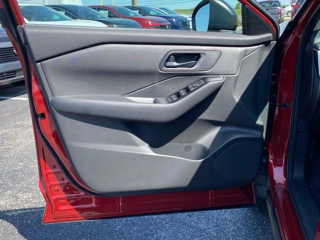 Photo of 2025 Scarlet Ember Nissan Rogue