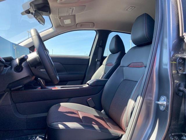 Photo of 2025 2t Gun Red Roof Nissan Kicks
