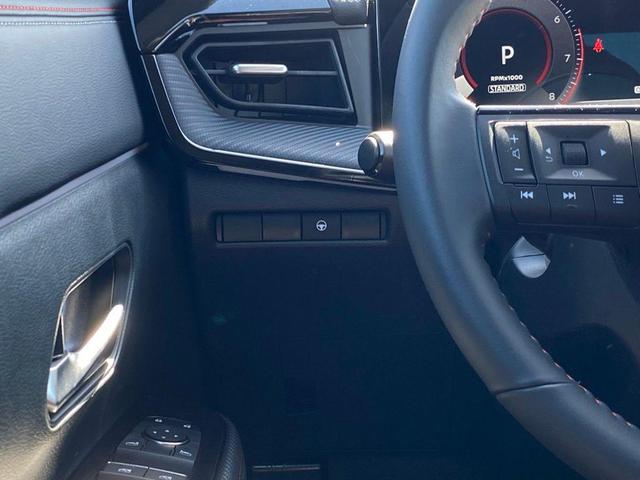 Photo of 2025 2t Gun Red Roof Nissan Kicks