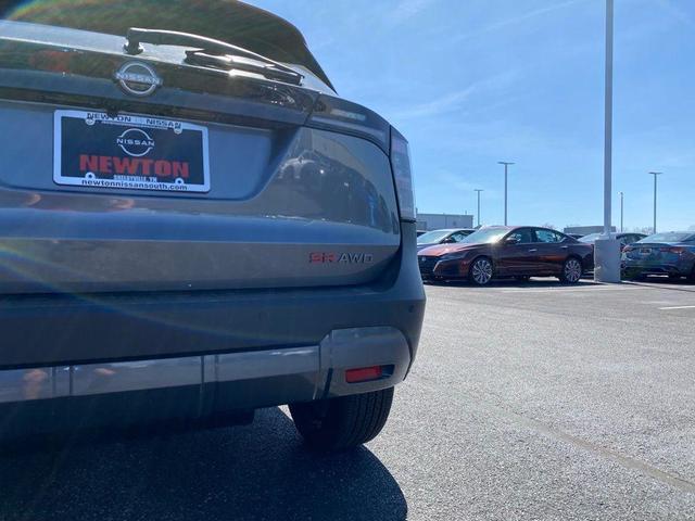 Photo of 2025 2t Gun Red Roof Nissan Kicks