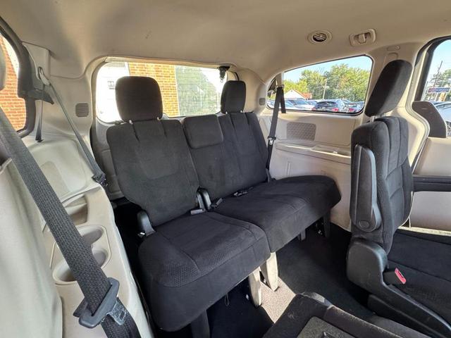 Photo of 2013 Stone White Clearcoat Dodge Grand Caravan