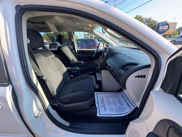 Photo of 2013 Stone White Clearcoat Dodge Grand Caravan