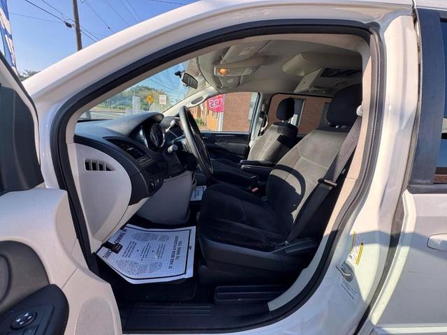 Photo of 2013 Stone White Clearcoat Dodge Grand Caravan