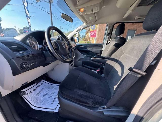 Photo of 2013 Stone White Clearcoat Dodge Grand Caravan