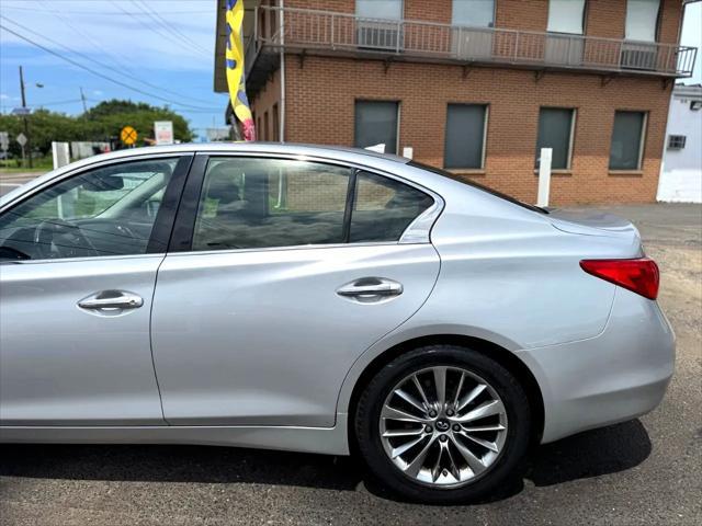 Photo of 2017 Liquid Platinum INFINITI Q50