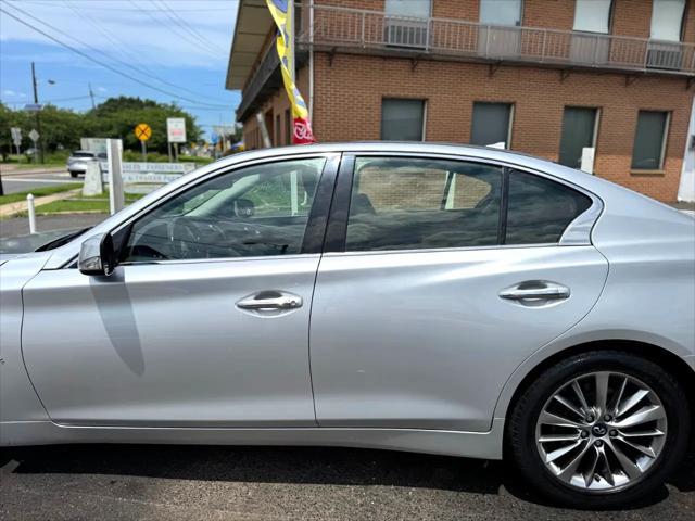 Photo of 2017 Liquid Platinum INFINITI Q50