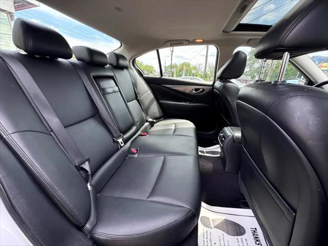 Photo of 2017 Liquid Platinum INFINITI Q50