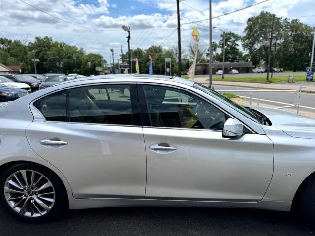 Photo of 2017 Liquid Platinum INFINITI Q50