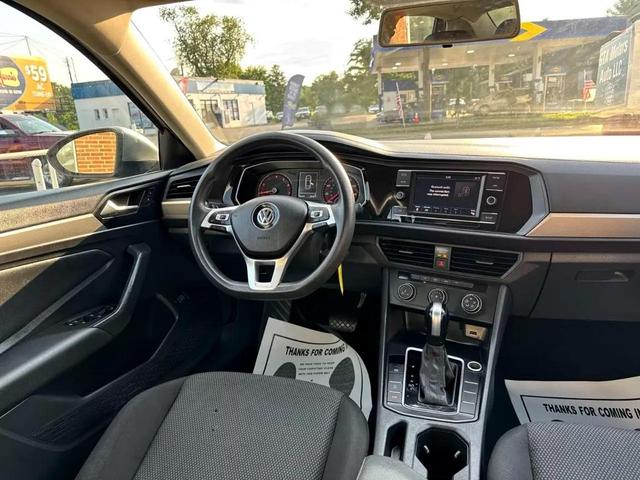 Photo of 2019 Pyrite Silver Metallic Volkswagen Jetta