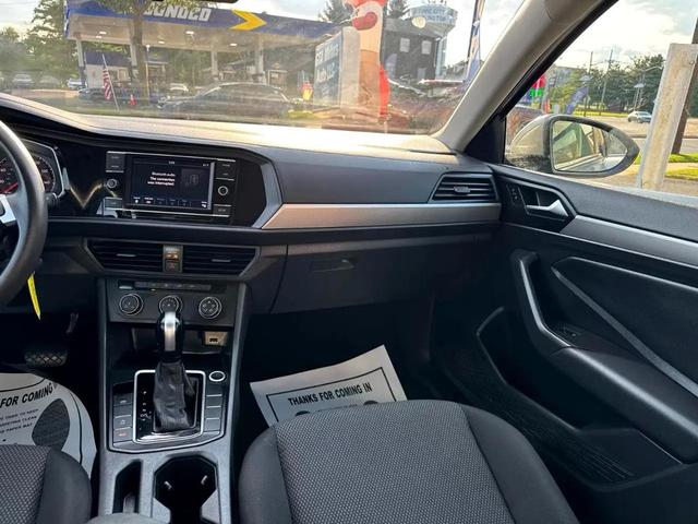 Photo of 2019 Pyrite Silver Metallic Volkswagen Jetta