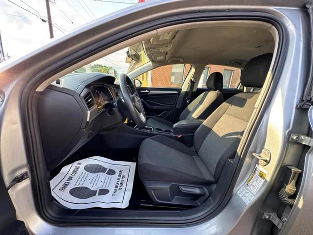 Photo of 2019 Pyrite Silver Metallic Volkswagen Jetta
