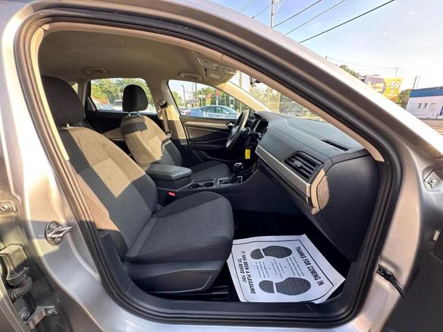 Photo of 2019 Pyrite Silver Metallic Volkswagen Jetta